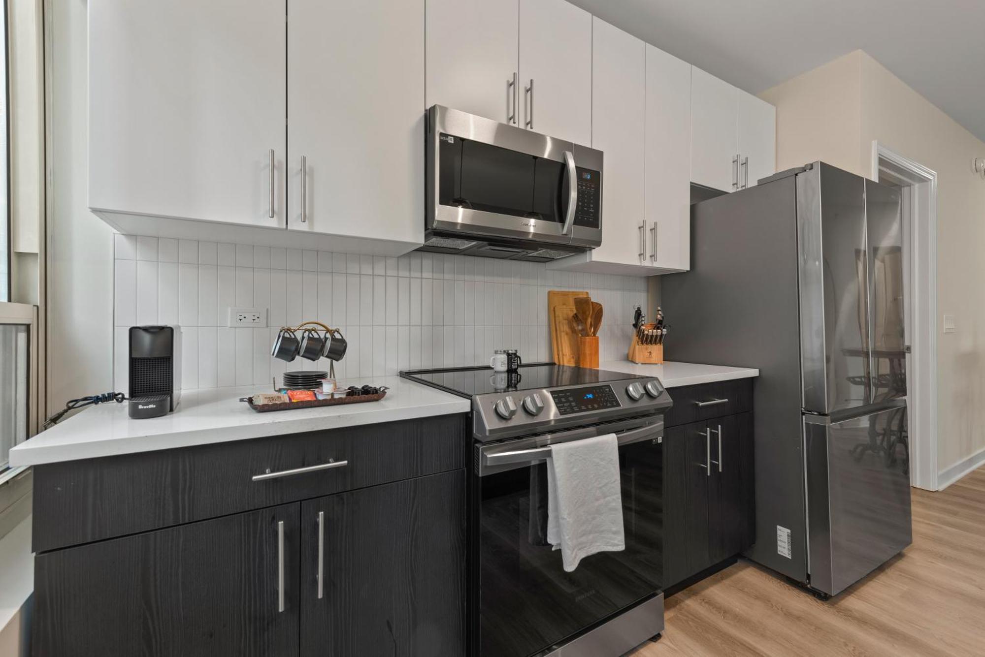 The Bernardin Gold Coast Luxury Apartments Near Magnificent Mile Чикаго Екстер'єр фото