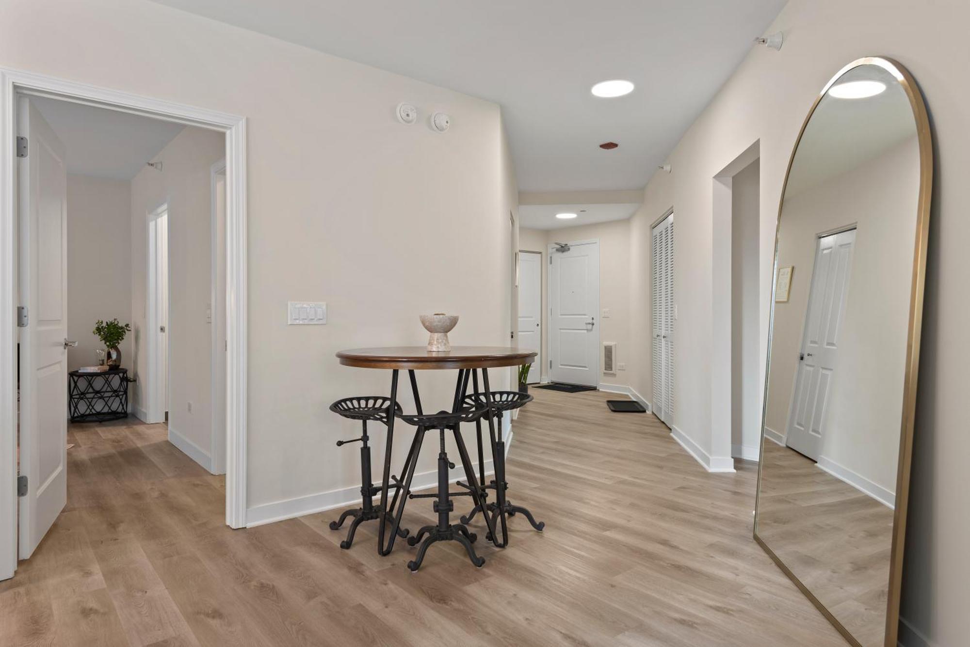 The Bernardin Gold Coast Luxury Apartments Near Magnificent Mile Чикаго Екстер'єр фото